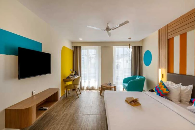 Deluxe Private AC Room with Balcony and Ensuite Bathroom 6