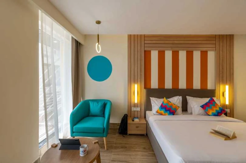 Deluxe Private AC Room with Balcony and Ensuite Bathroom 7