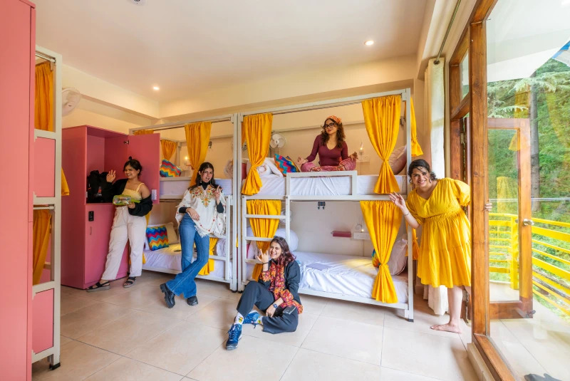 Bed in 6 Bed Mixed Dormitory Room with Ensuite Bathroom 3