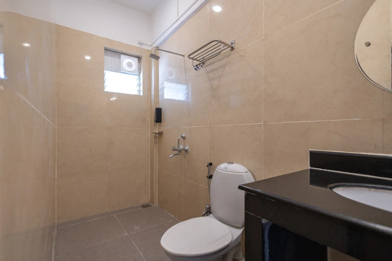 Bed in 8 Bed Mixed AC Dormitory Room with Ensuite Bathroom 9