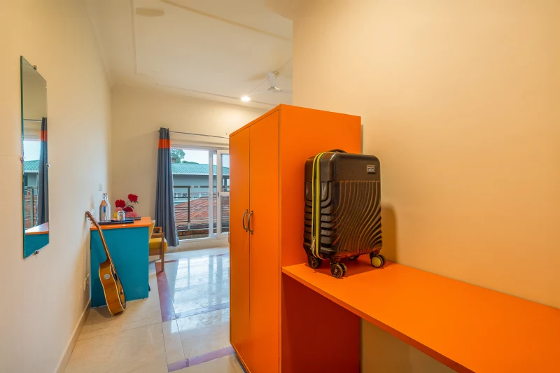 Deluxe Private Room with Balcony and Ensuite Bathroom 6