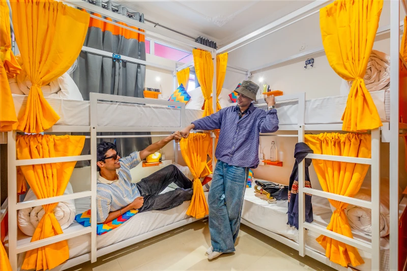 Bed in 6 Bed Mixed Dormitory Room with Ensuite Bathroom 5