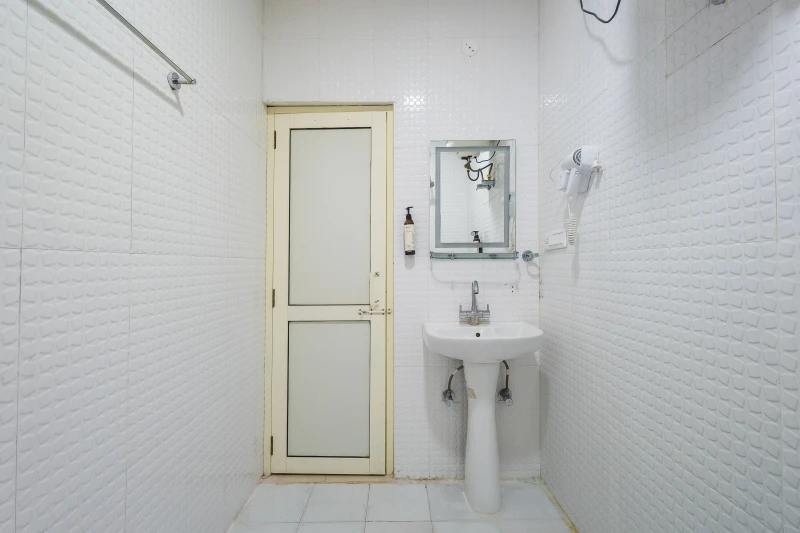 Bed in 6 Bed Mixed Dormitory Room with Ensuite Bathroom 7