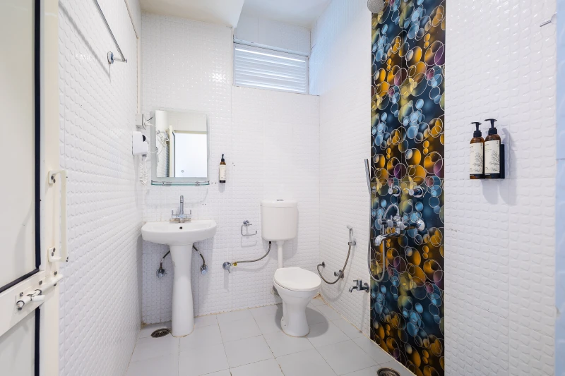 Bed in 6 Bed Mixed Dormitory Room with Balcony and Ensuite Bathroom 8