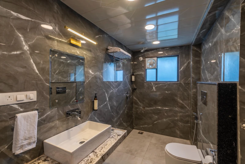 Deluxe Private AC Room with Ensuite Bathroom 9