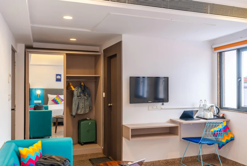 Deluxe Private AC Room with Jacuzzi and Ensuite Bathroom 4