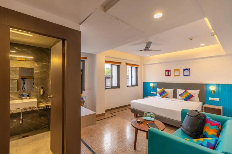 Deluxe Private AC Room with Jacuzzi and Ensuite Bathroom 6