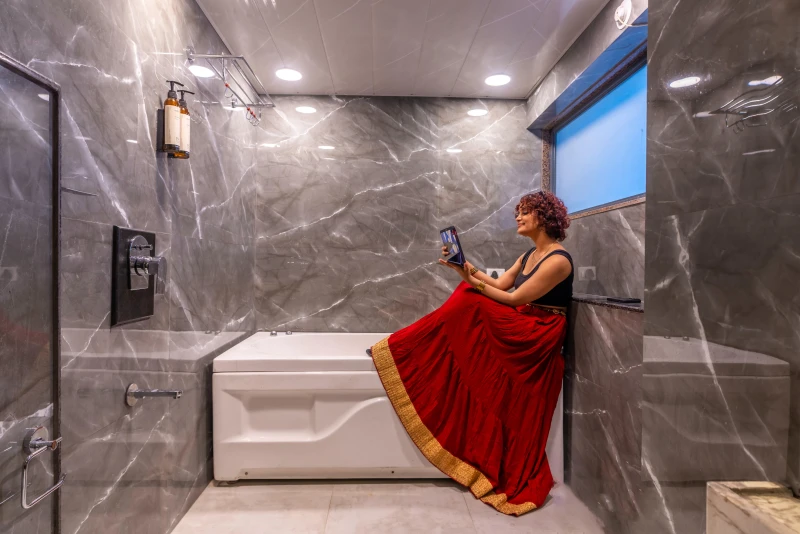 Deluxe Private AC Room with Jacuzzi and Ensuite Bathroom 7