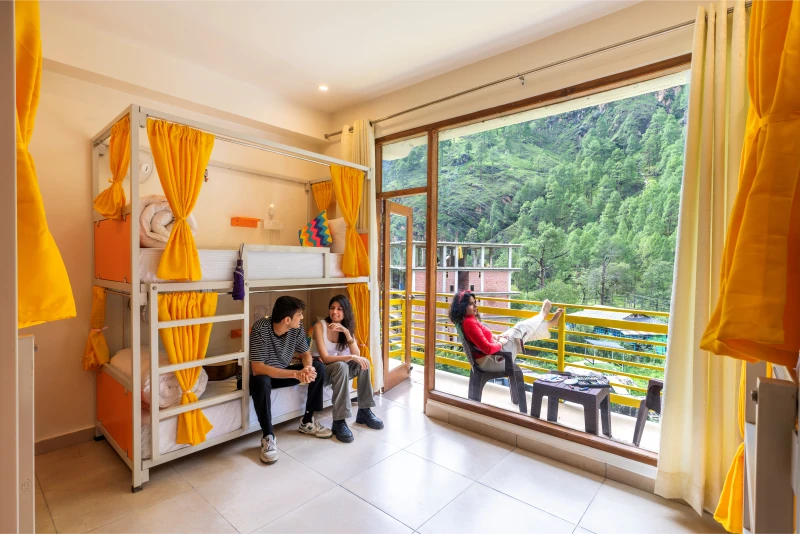 Bed in 6 Bed Mixed Dormitory Room with Balcony & River View and Ensuite Bathroom 3