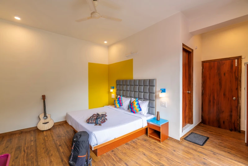 Deluxe Private AC Room with Balcony & Mountain View and Ensuite Bathroom 4