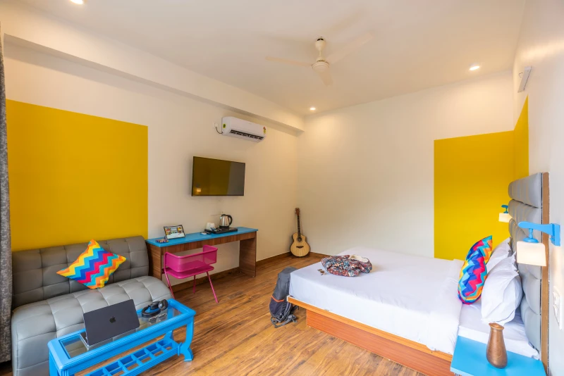 Deluxe Private AC Room with Balcony & Mountain View and Ensuite Bathroom 5