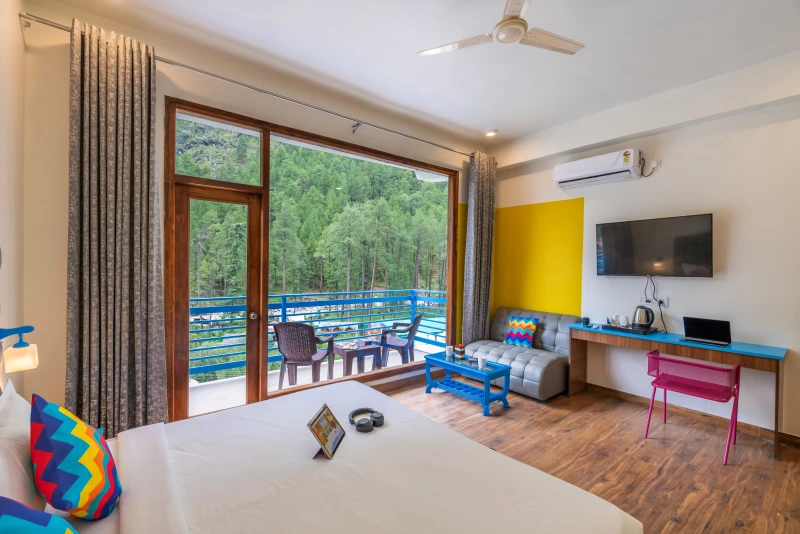 Deluxe Private AC Room with Balcony & River View and Ensuite Bathroom 5