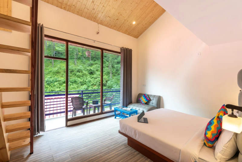 Deluxe Private Quadruple Room with Balcony & Mountain View and Ensuite Bathroom 2