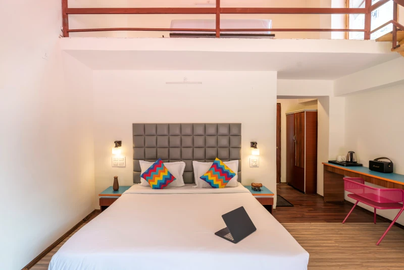 Deluxe Private Quadruple Room with Balcony & Mountain View and Ensuite Bathroom 3