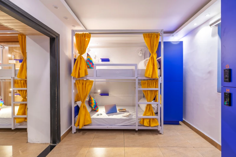 Bed in 10 Bed Mixed Dormitory Room with Ensuite Bathroom 5