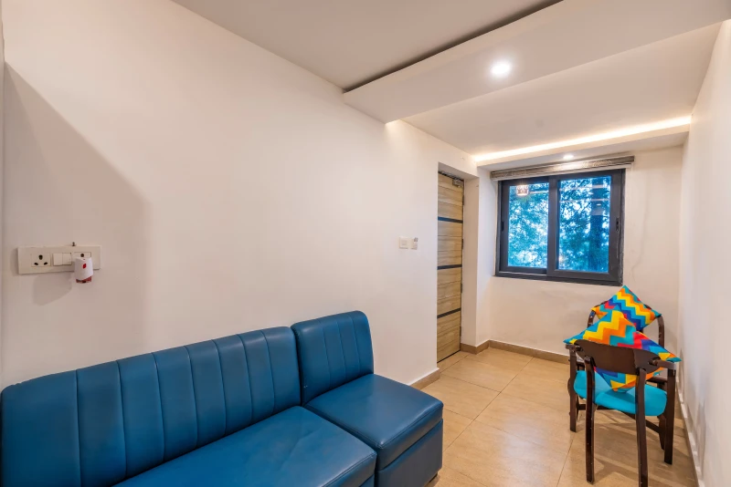 Deluxe Private Room with Living Room and Ensuite Bathroom 3