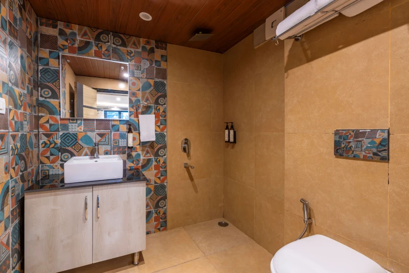 Deluxe Private Room with Living Room and Ensuite Bathroom 4