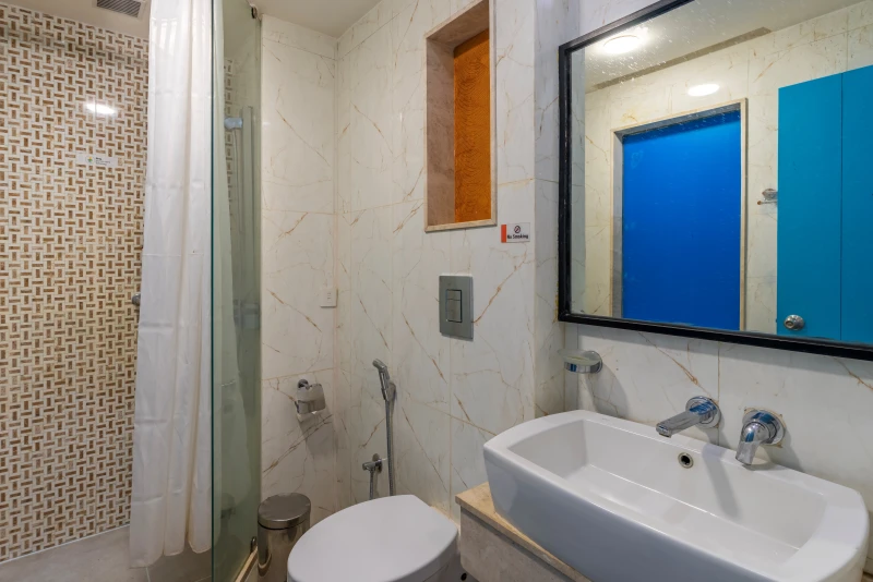 Bed in 6 Bed Female Only AC Dormitory Room with Ensuite Bathroom 8
