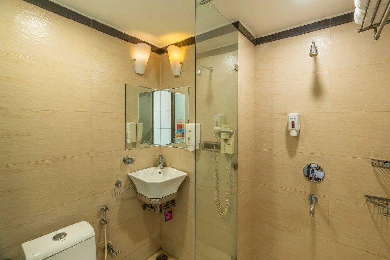 Deluxe Private AC Room with Ensuite Bathroom 9