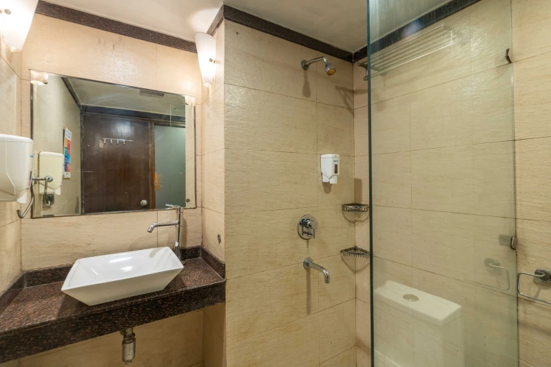 Bed in 6 Bed Mixed AC Dormitory Room with Ensuite Bathroom 8