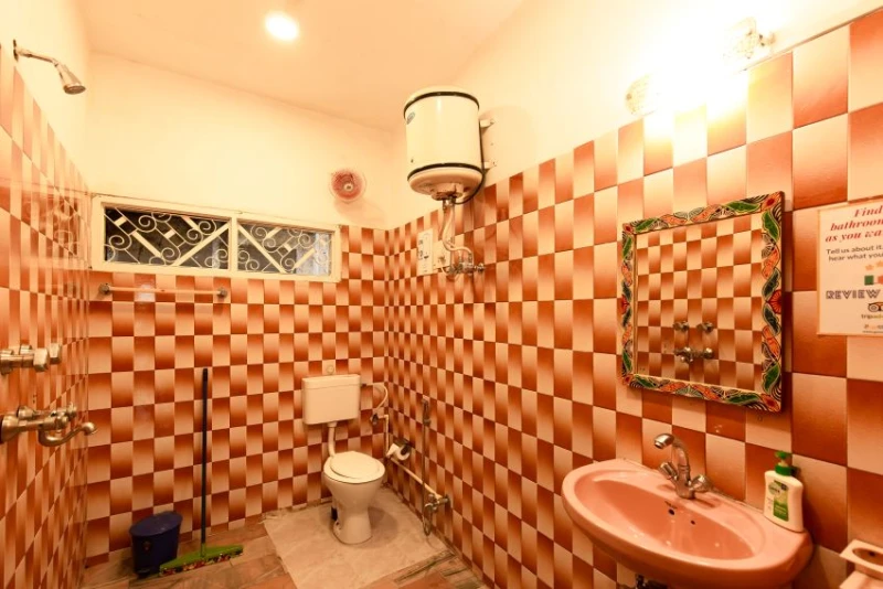 Deluxe Private AC Room with Ensuite Bathroom 4